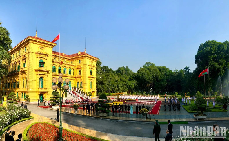 白俄罗斯总理戈洛夫琴科欢迎仪式在主席府举行。