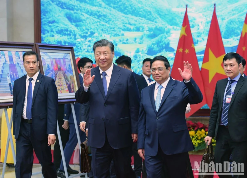 范明正总理欢送中共中央总书记、中国国家主席习近平。 范明正总理欢送中共中央总书记、中国国家主席习近平。