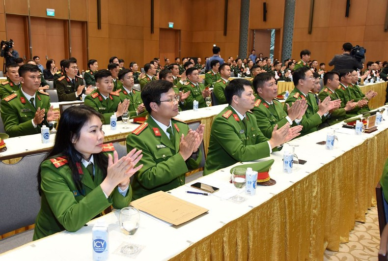 这是越南首次派遣救援力量到境外偏远地区履行人道主义任务。