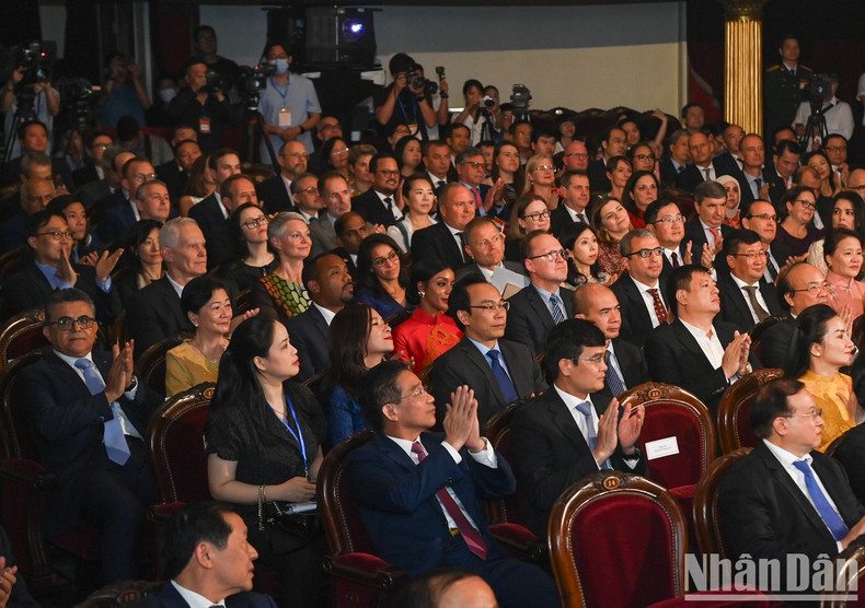 与会代表。 与会代表。