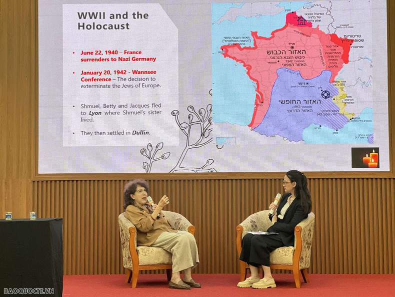 贝蒂·埃佩尔女士（左）——犹太人大屠杀中的幸存者接讲述她自身经历的故事。（图片来源：国际报）