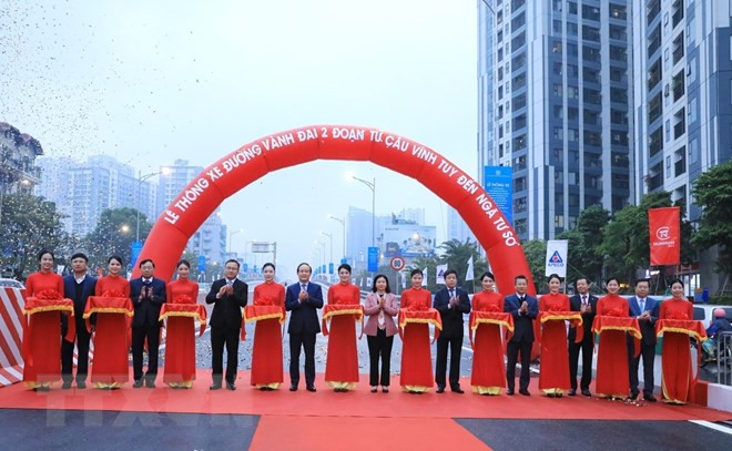 二环高架路楚十字路口至永绥段通车仪式。(图片来源:越通社) 二环高架路楚十字路口至永绥段通车仪式。(图片来源:越通社)