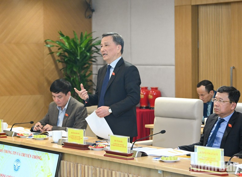 国会科技与环境委员会主任黎光辉发表讲话。 国会科技与环境委员会主任黎光辉发表讲话。