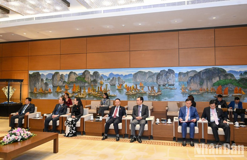 出席会见的越南国会代表。 出席会见的越南国会代表。
