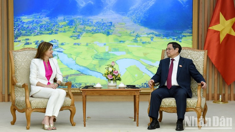 范明正总理会见斯洛文尼亚副总理兼外交和欧洲事务部长塔妮娅·法永。 范明正总理会见斯洛文尼亚副总理兼外交和欧洲事务部长塔妮娅·法永。