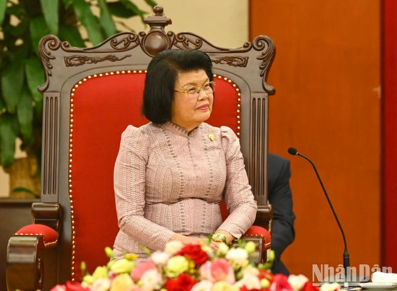 埔寨王国国会主席昆索达莉在会见中发表讲话。 埔寨王国国会主席昆索达莉在会见中发表讲话。