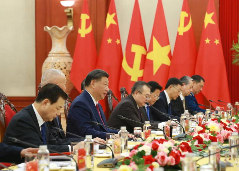 中共中央总书记、中国国家主席习近平在会谈上发表讲话。(图片来源:越通社) 中共中央总书记、中国国家主席习近平在会谈上发表讲话。(图片来源:越通社)