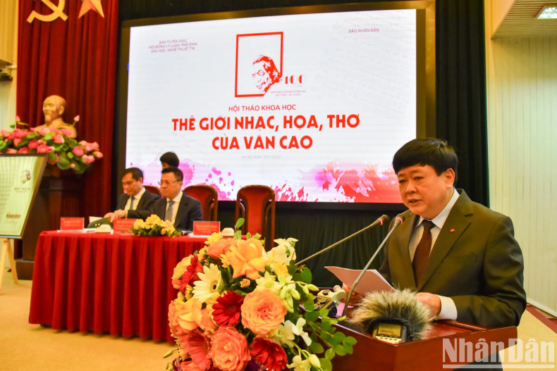 副教授、博士、作家阮世纪在研讨会上致开幕词。 副教授、博士、作家阮世纪在研讨会上致开幕词。