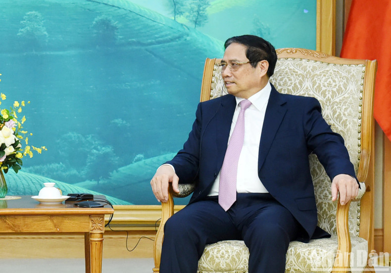 范明正总理在会见中发表讲话。