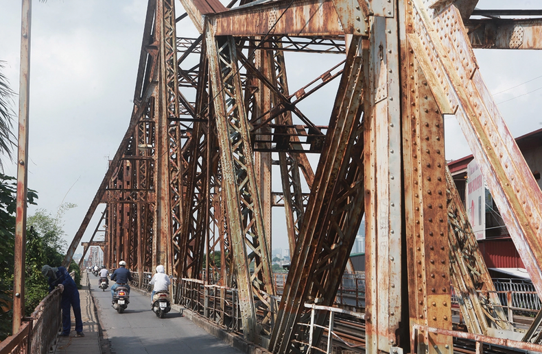 龙边桥染上岁月的痕迹。 龙边桥染上岁月的痕迹。
