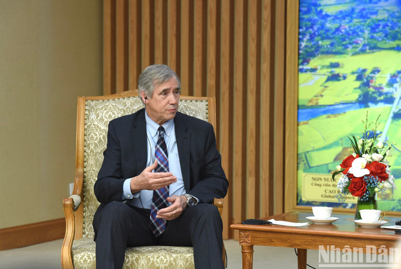 美国俄勒冈州参议员杰夫·默克利发表讲话。