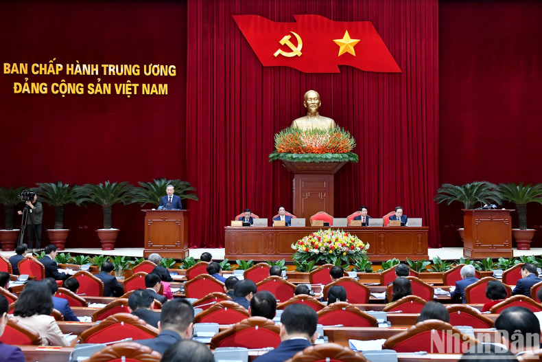 越共第十三届中央委员会会议场景。