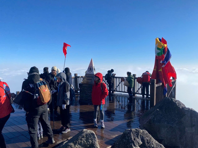 番西邦海拔3147米，是越南的第一高峰。