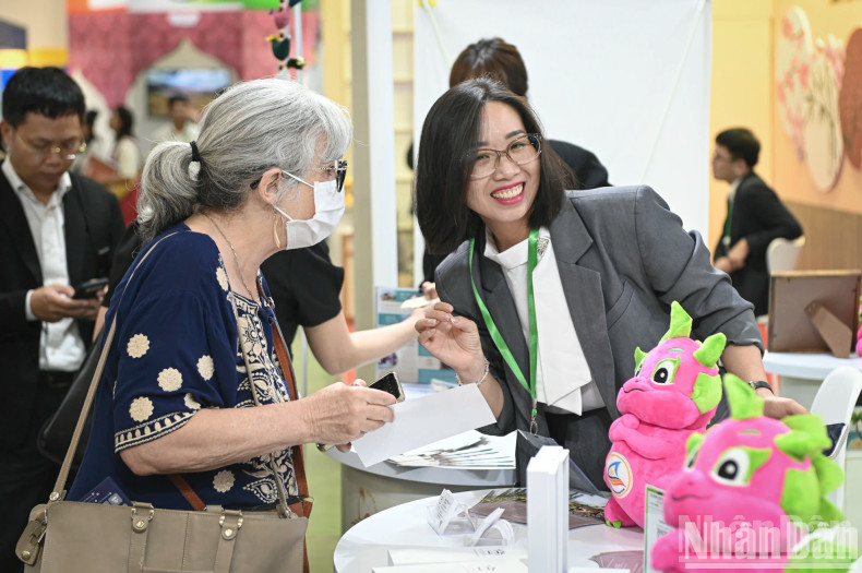 2025年河内国际旅游博览会汇集了数百家国内外旅游企业，为向客户介绍独特的旅游产品、有吸引力的促销计划和许多有趣的国际活动创造平台。