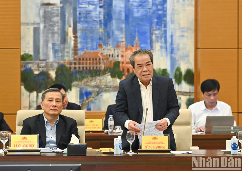 国会民愿处主任杨清平在会上发表讲话。