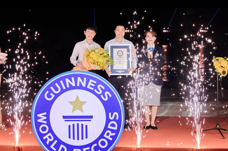 表演秀拿下两项世界纪录。(图片来源:太阳集团供图) 表演秀拿下两项世界纪录。(图片来源:太阳集团供图)