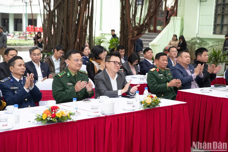 各位代表出席仪式。