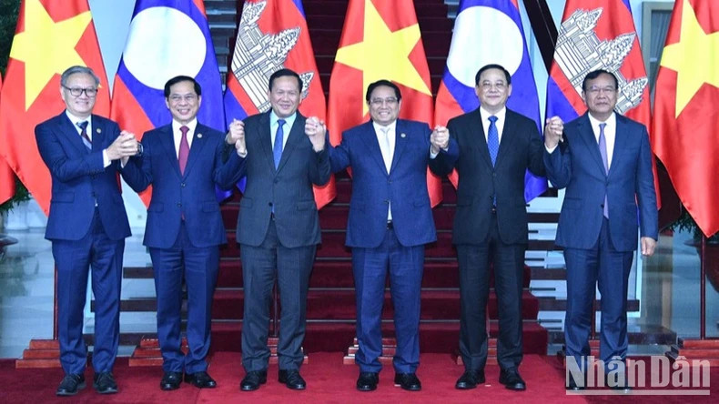 三国政府领导人合影。 三国政府领导人合影。