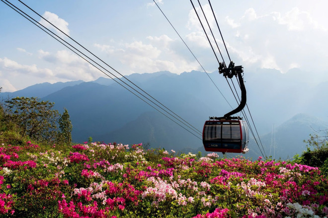 除了徒步游览外,游客可以选择乘坐缆车前往番西邦峰。 除了徒步游览外,游客可以选择乘坐缆车前往番西邦峰。