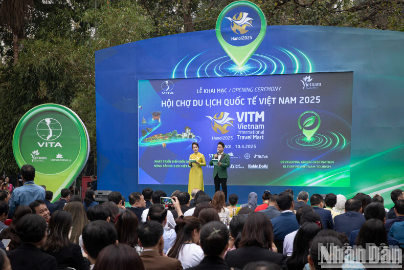 开幕仪式场景。