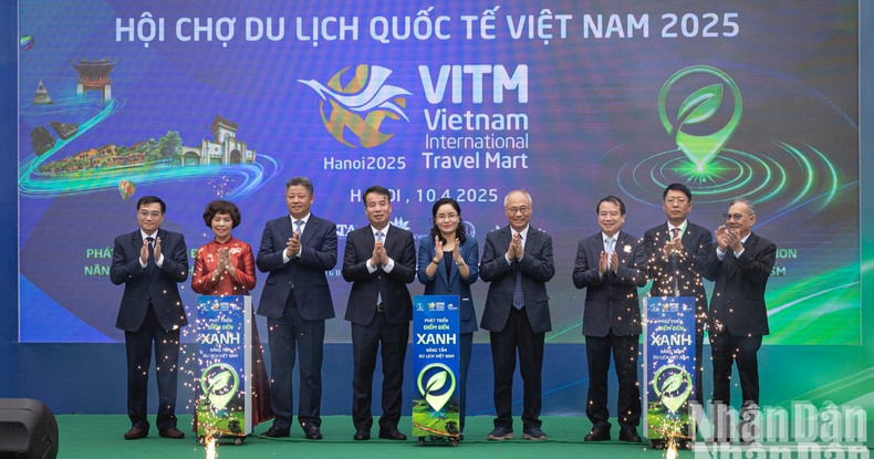 各位代表出席开幕仪式。 各位代表出席开幕仪式。