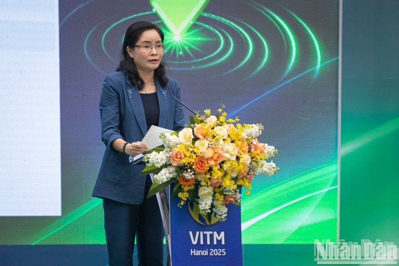 越南文化体育旅游部副部长郑氏水在开幕仪式上发表讲话。