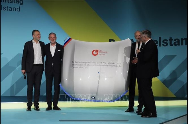 宝马集团祝贺德国中小企业协会成立50周年。