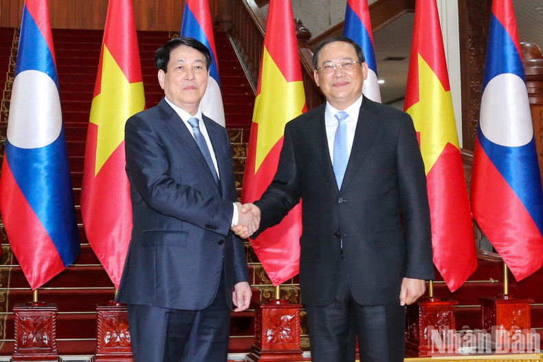 越南国家主席梁强与老挝政府总理宋赛·西潘敦。