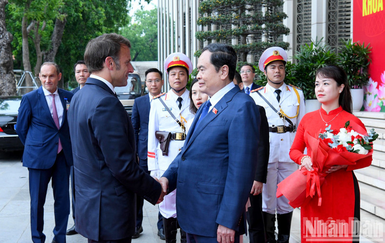 国会主席陈青敏与马克龙总统。 国会主席陈青敏与马克龙总统。