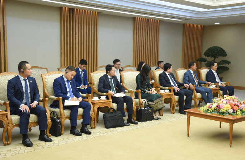 陪同柬埔寨副首相兼内政部大臣韶索卡的各位代表出席会见。