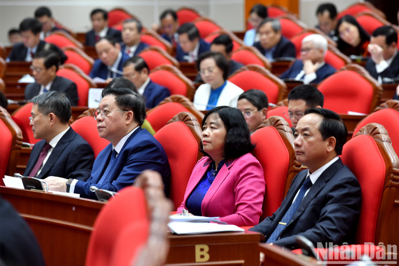 各位领导代表出席会议。