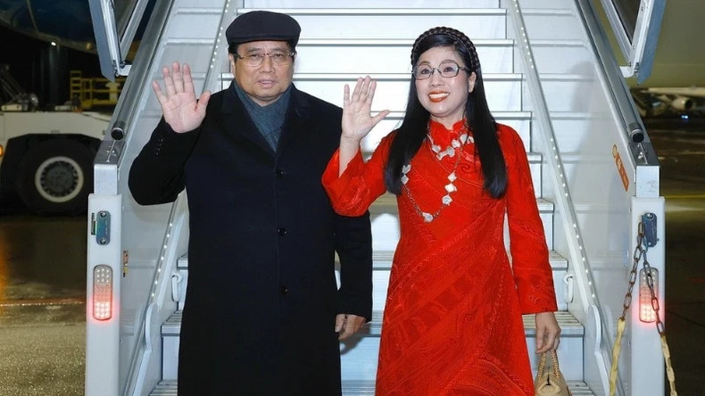 越南政府总理范明正和夫人结束在瑞士出席第55届世界经济论坛之行。