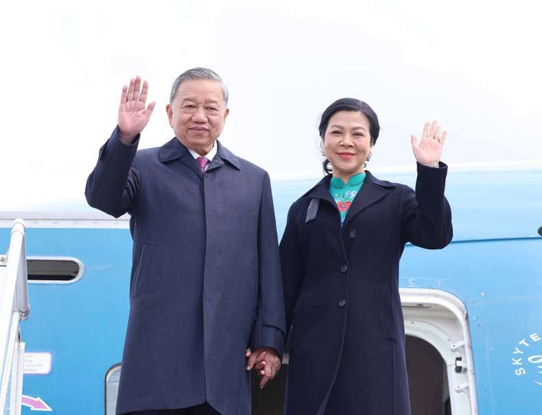 越共中央总书记苏林与夫人抵达白俄罗斯首都明斯克，开始对白俄罗斯进行国事访问。