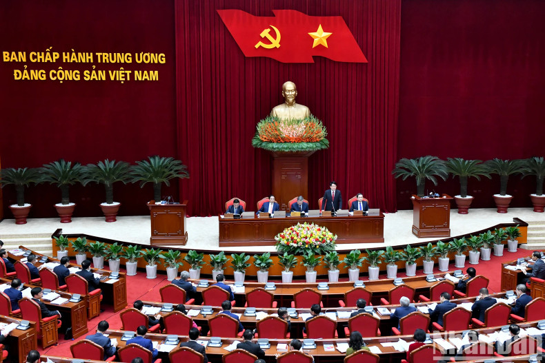 越南共产党第十三届中央委员会1月23日下午在河内市越共中央总部隆重开幕。