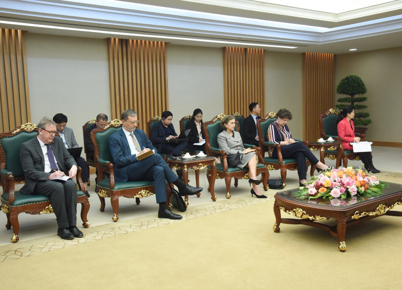 出席会见的空中客车代表团成员。