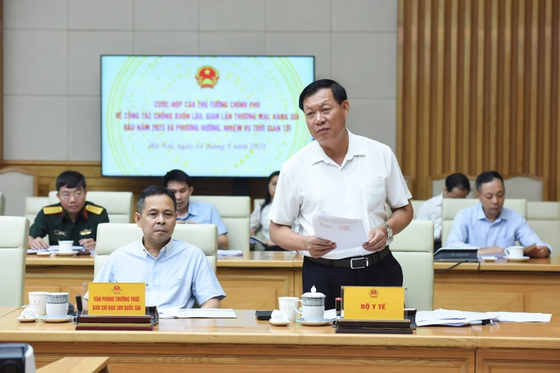 卫生部副部长杜春宣发表讲话。