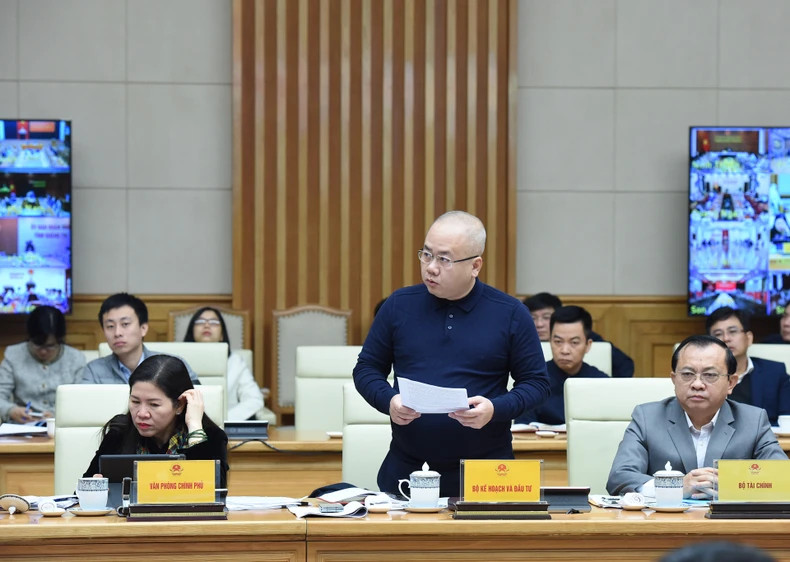 计划投资部副部长杜诚钟发表讲话。 计划投资部副部长杜诚钟发表讲话。