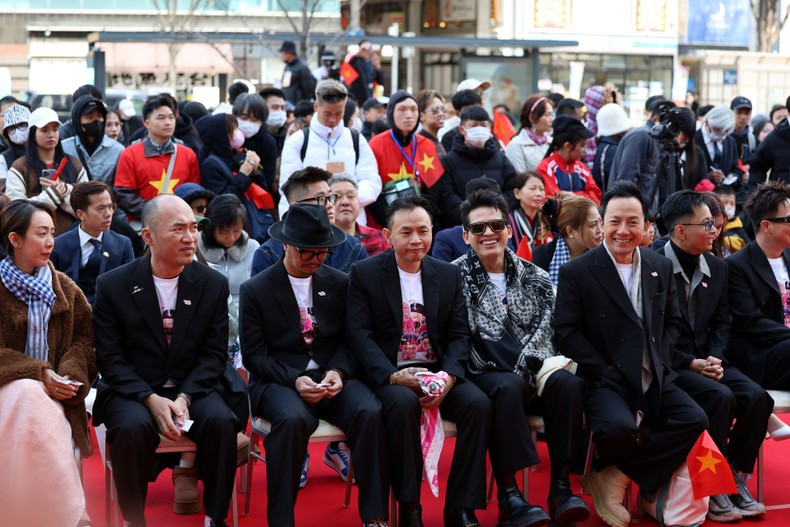 越南艺人参加文化节开幕式。 越南艺人参加文化节开幕式。