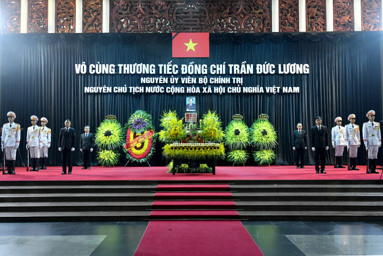 陈德良同志的灵柩停放在河内市陈圣宗街五号国家殡仪馆。(图片来源:越通社) 陈德良同志的灵柩停放在河内市陈圣宗街五号国家殡仪馆。(图片来源:越通社)