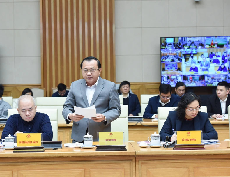 财政部副部长黎晋近发表讲话。 财政部副部长黎晋近发表讲话。