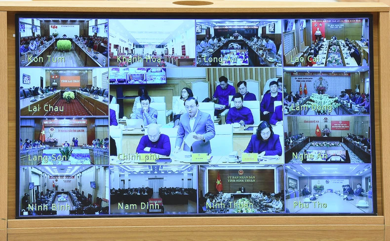 会议以线上线下相结合的方式举行,主会场设在政府总部,并连线全国63个省、市的分会场。 会议以线上线下相结合的方式举行,主会场设在政府总部,并连线全国63个省、市的分会场。