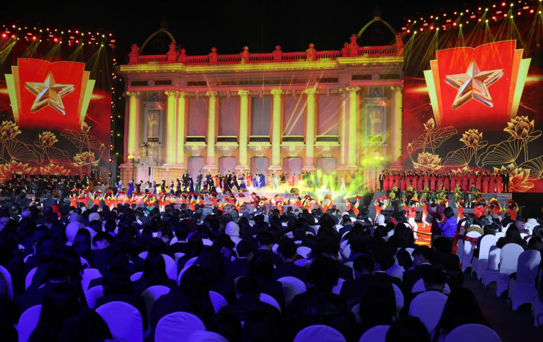 “95周年·照亮前行之路的光辉”特别文艺演出。 “95周年·照亮前行之路的光辉”特别文艺演出。