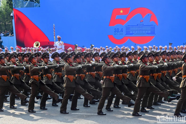 五路大军军官方队。