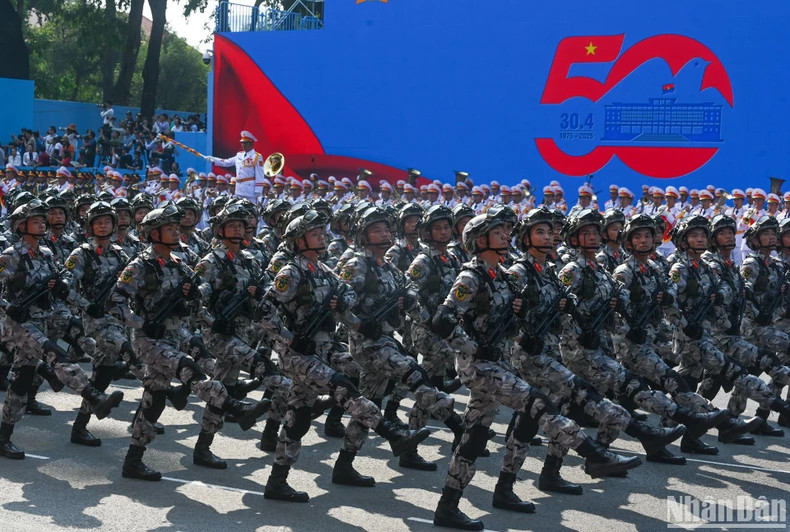 空降特种部队方队。