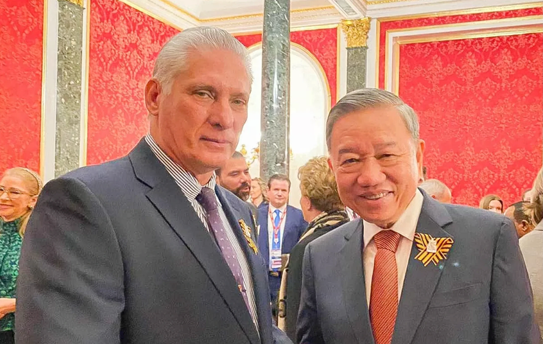 越共中央总书记苏林与古共中央第一书记、古巴国家主席米格尔·迪亚斯-卡内尔。 越共中央总书记苏林与古共中央第一书记、古巴国家主席米格尔·迪亚斯-卡内尔。
