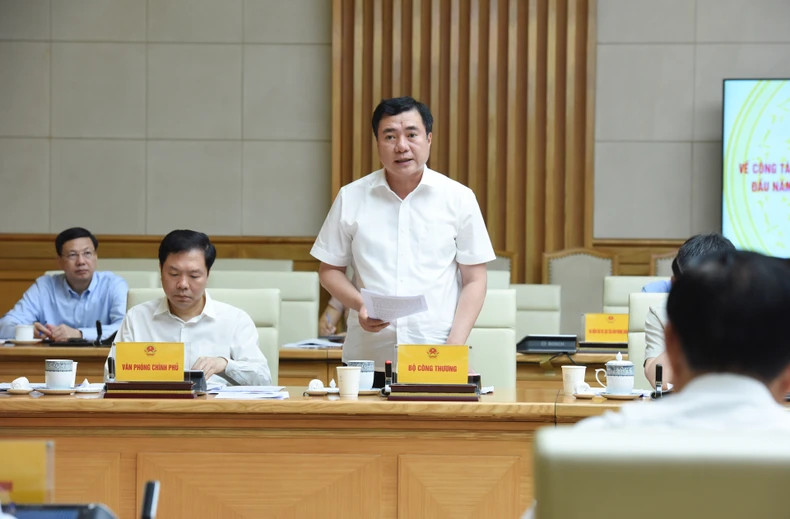 工贸部副部长阮生日新发表讲话。