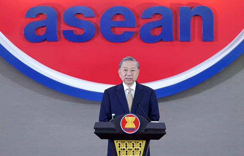 苏林总书记发表讲话。