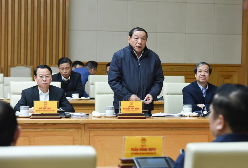 文化、体育与旅游部部长阮文雄发表讲话。 文化、体育与旅游部部长阮文雄发表讲话。