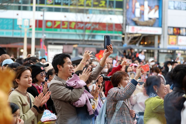 2025年大阪越南文化节旨在弘扬民族传统、激发民族自豪感,并鼓励旅日越南人团结一致,努力工作和学习,为建设日益繁荣的家乡贡献力量。 2025年大阪越南文化节旨在弘扬民族传统、激发民族自豪感,并鼓励旅日越南人团结一致,努力工作和学习,为建设日益繁荣的家乡贡献力量。