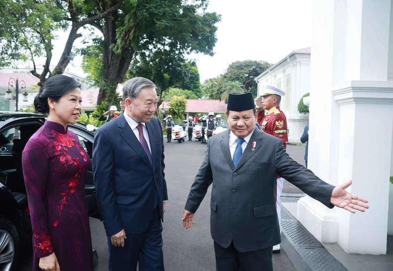 印尼总统普拉博沃·苏比延多欢迎苏林总书记和夫人访问印尼。
